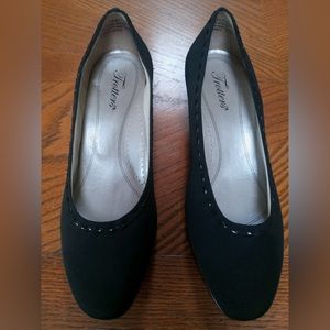 Gently worn black heels 8.5 wide width